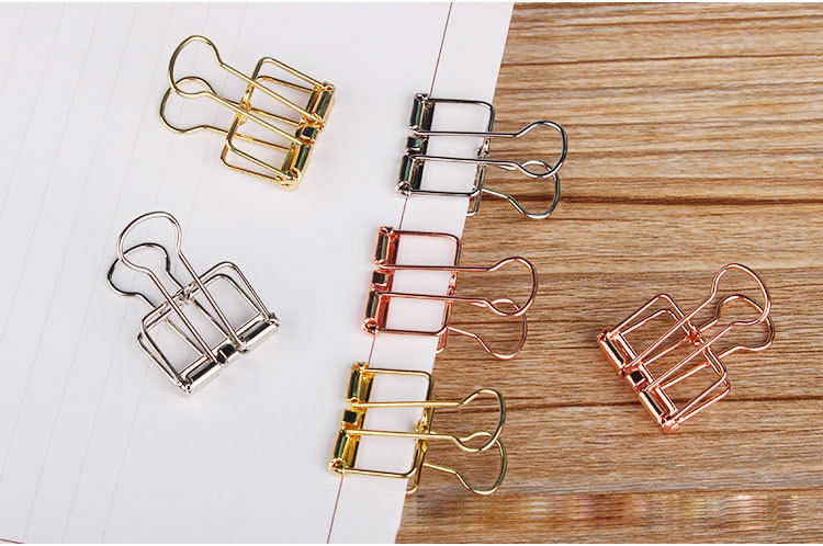 metal paper clips 