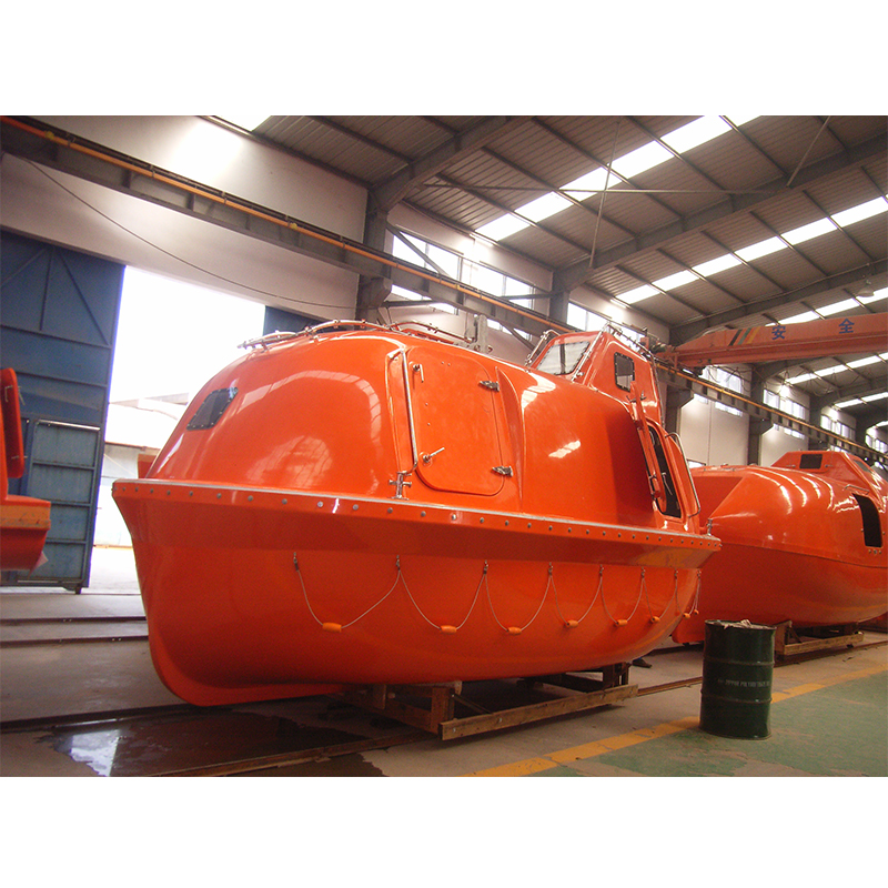 Solas approved 5M length totally enclosed lifeboat and gravity davit
