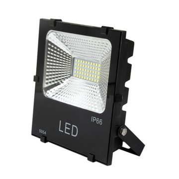 Uniformly illuminated outdoor LED floodlight