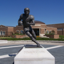 modern art sculpture metal craft brass football player statue for garden