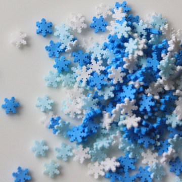 Weiße Farbe Schneeflocke Perlen 5mm weiche Tonscheibe Blaue Schneeflocke für Weihnachtsdekorationen DIY Party Streusel