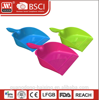 plastic dustpan