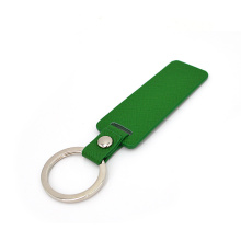 Anpassad präglad logotyp grön färg Saffiano läder nyckelring