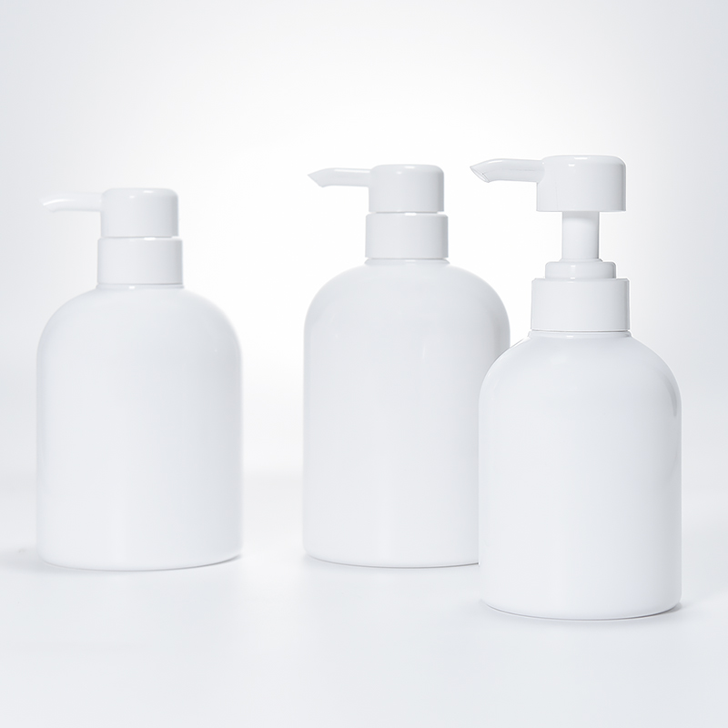 fles shampoo &amp; douchegel &amp; fles handdesinfecterend middel