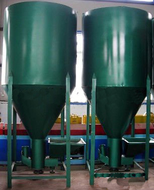 Vertical type powder mixer machine for sawdust and feed powder