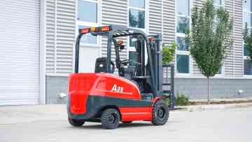 Environmentally friendly electric forklift energy-saving