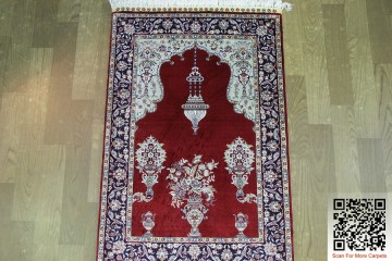 Worshiper use hand-made silk carpet manufacturer