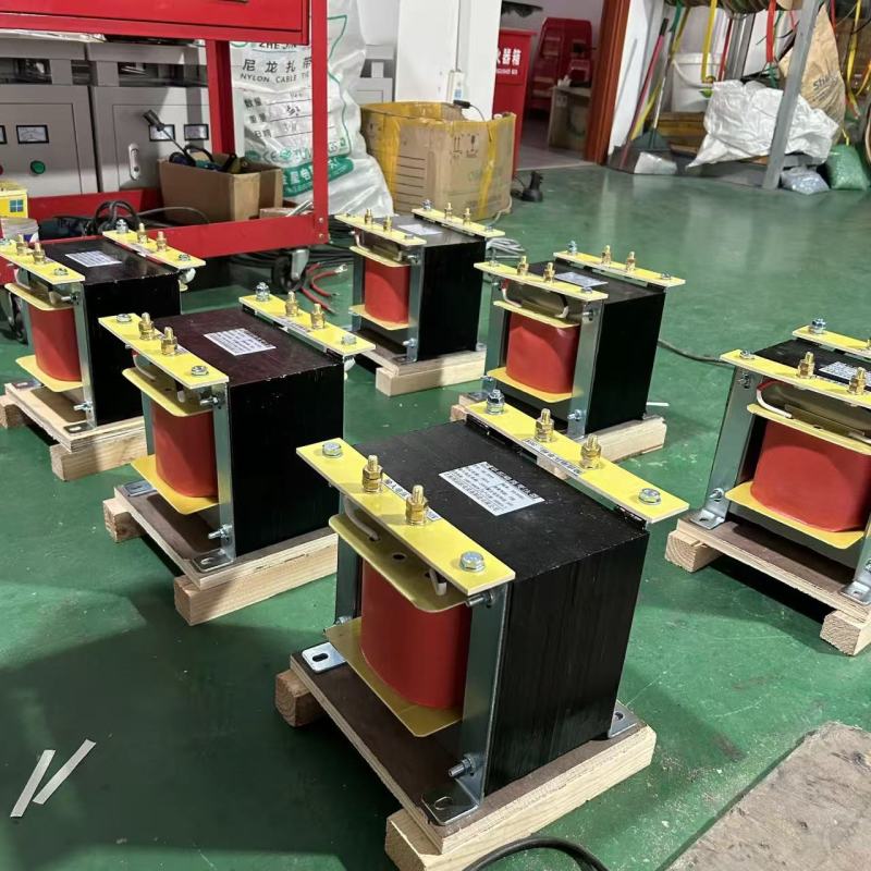 Single phase isolation transformer