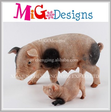 Wholesale Resin Material Cute Garden Pig Outdoor Decor