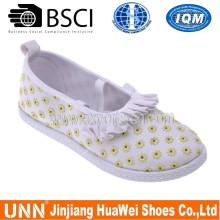 Fashion girl white color canvas shoes school shoe