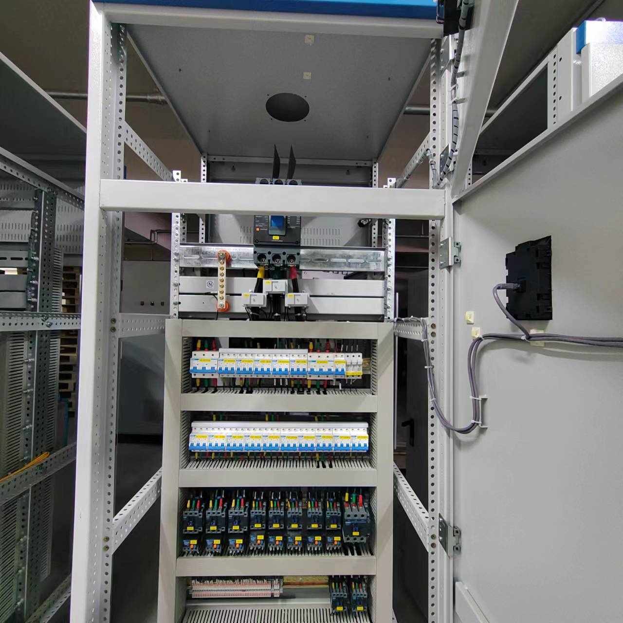 low voltage electrical panel for distribution system electrical cabinet