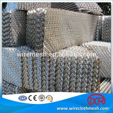 Metal structured packing for mass transfer