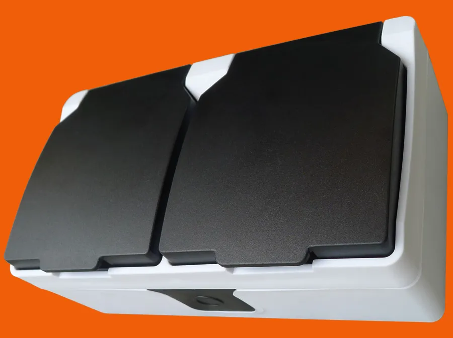 IP54 Schuko Socket Outlet with Cover with Grounding 250V