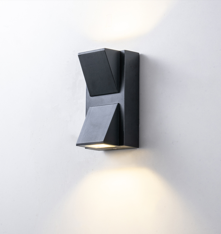 Waterproof outdoor double head wall light