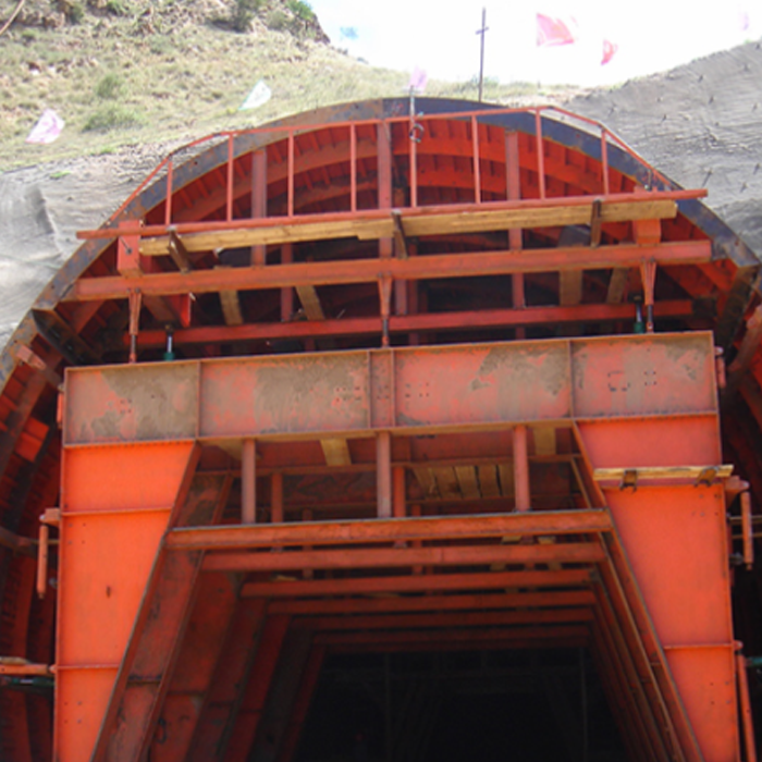 傾斜したシャフトトンネルトロリーの型枠構造