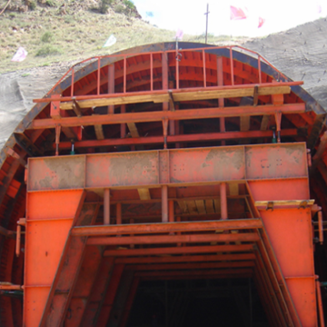 Système de coffrage de la route pour le tunnel