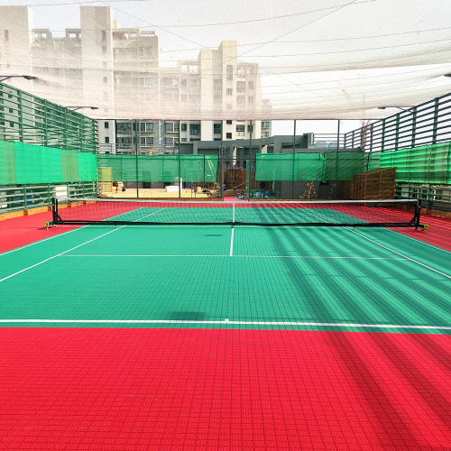 Court de tennis extérieur --- Revêtement de sol sportif modulaire