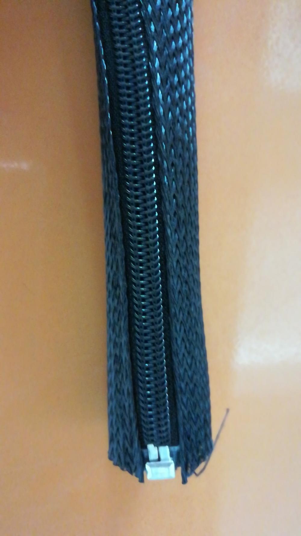 Enveloppe de câble tressée à manches à glissière