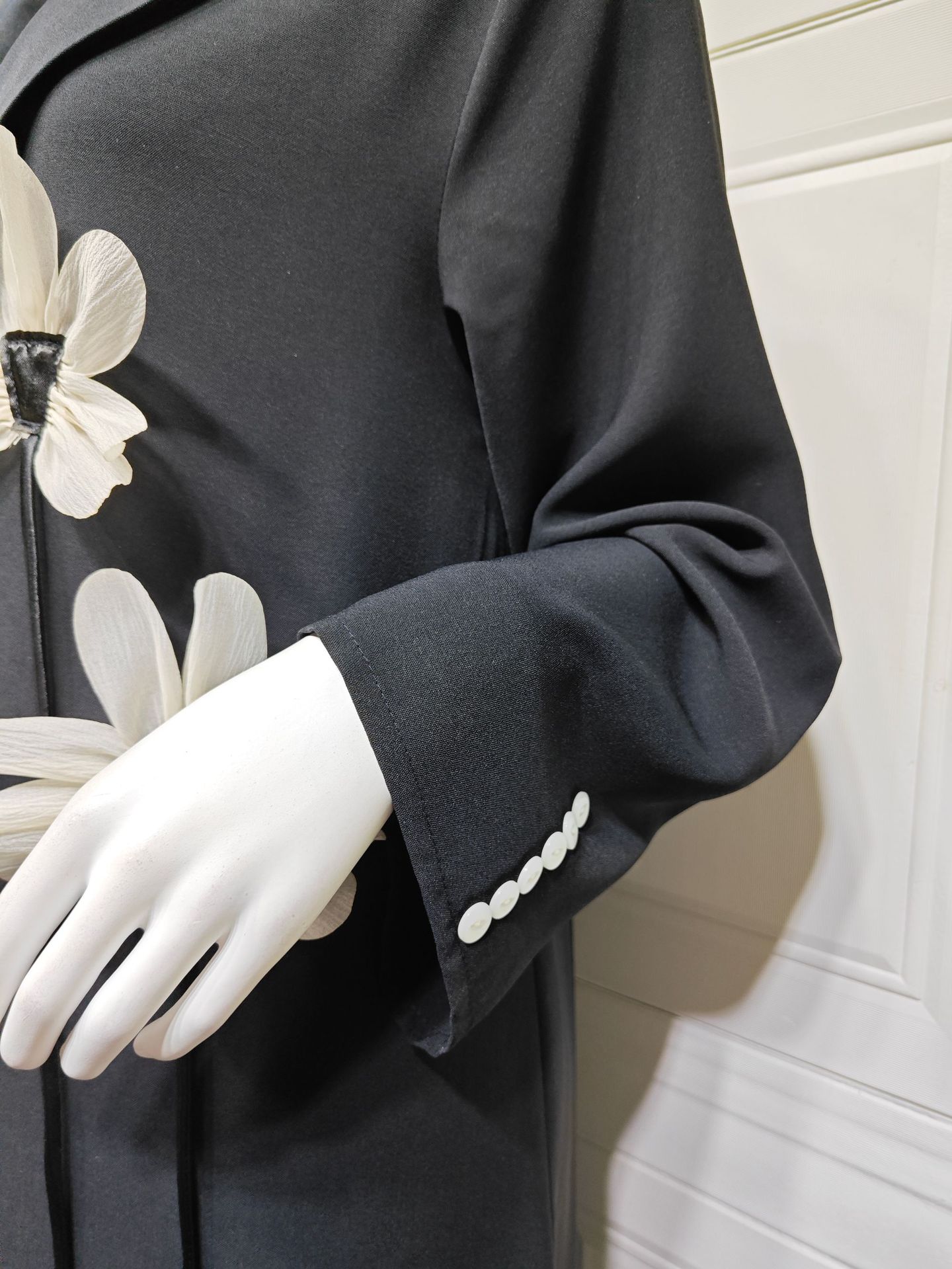 یقه برگردان سه بعدی مشکی گلدار باز Abaya MQ272 (3) Lapel Collar 3D Floral Black Open Abaya MQ272 (3)