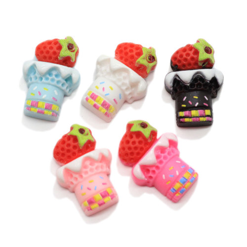 Forniture Flatback Cute Strawberry Sweet Cone Resina Charm Bead Cabochon Accessori Fai finta di cibo al cioccolato Ornamento di gioielli fai da te