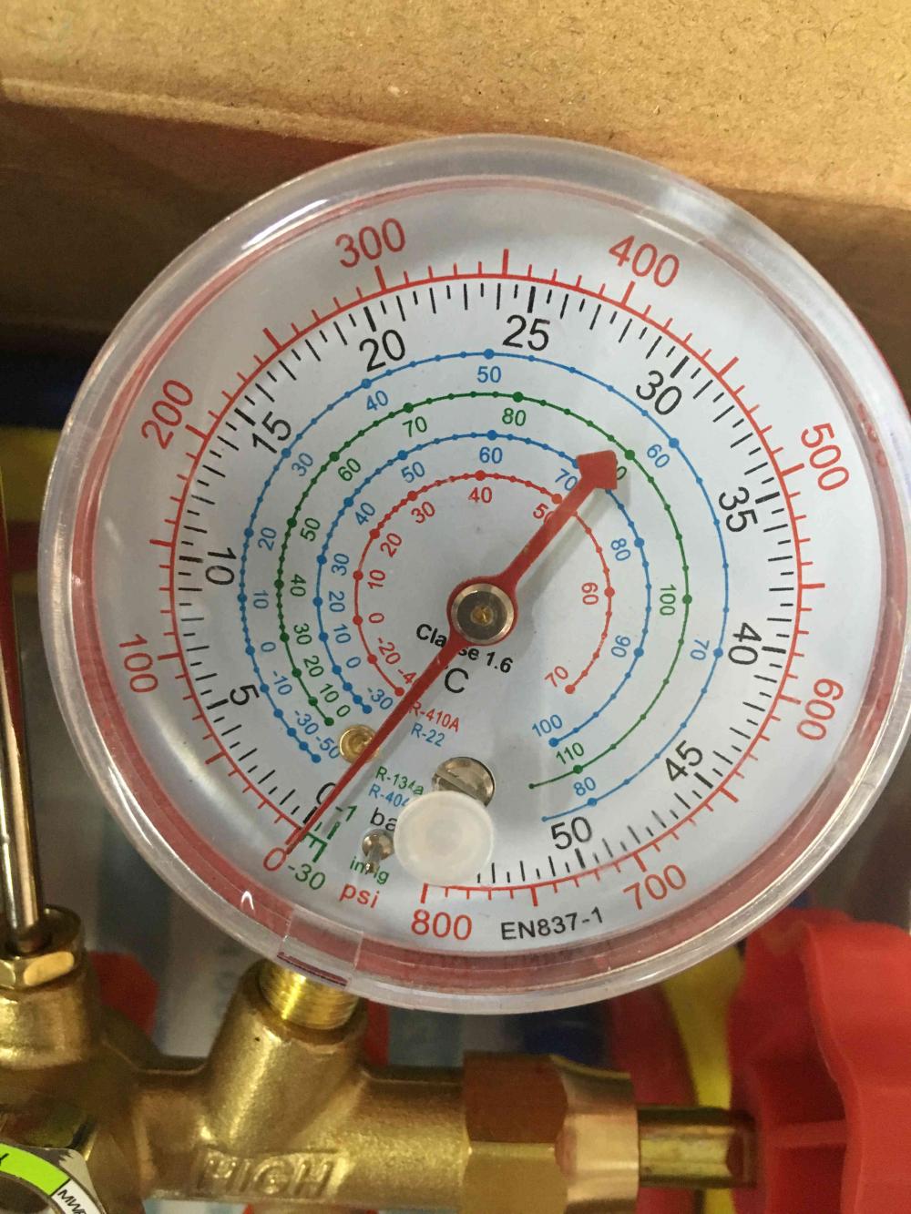 R410A brass manifold in carton box with hoses