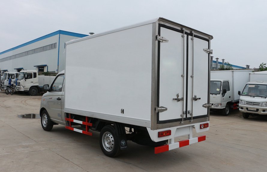 Mini refrigerated truck 2