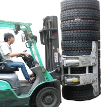 Versatile Forklift Tire Clips and Handlers for Different Tire Specifications