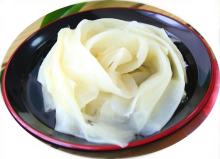 Sliced sushi pickleg ginger white and pink