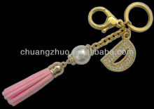 Fashoin gold D letter make leather tassel keychain, custom leather keychain,leather keychain high quality