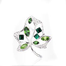 Nice-looking leaf brooch with shinning diamond