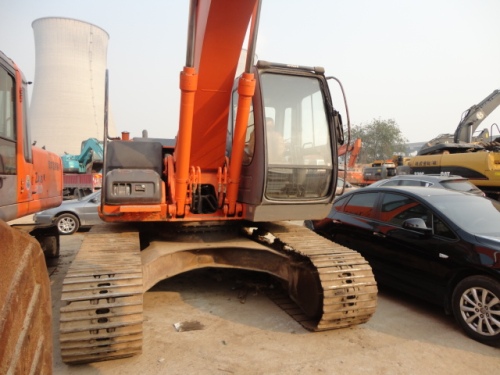 Used HITACHI Excavator ZX200,original from Japan