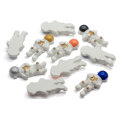 Καυτές πωλήσεις Flatback Astronauts Resin Spaceman Figurines Cabochons για βραχιόλι κολιέ σκουλαρίκια Παραγωγή κλιπ μαλλιών