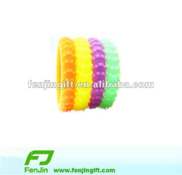 Stylish Custom Cheap customized tire silicone wristband