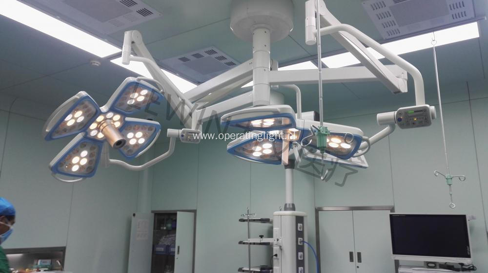 Two lamp head surgical instrument shadowless light
