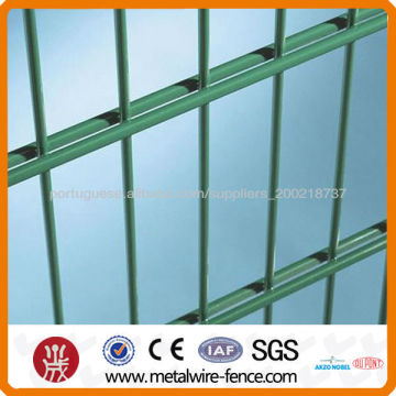 656 868 welded wire mesh fence