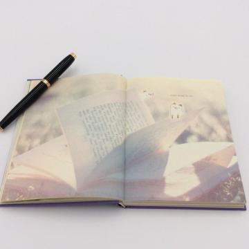 Cahier en papier avec graphique mignon