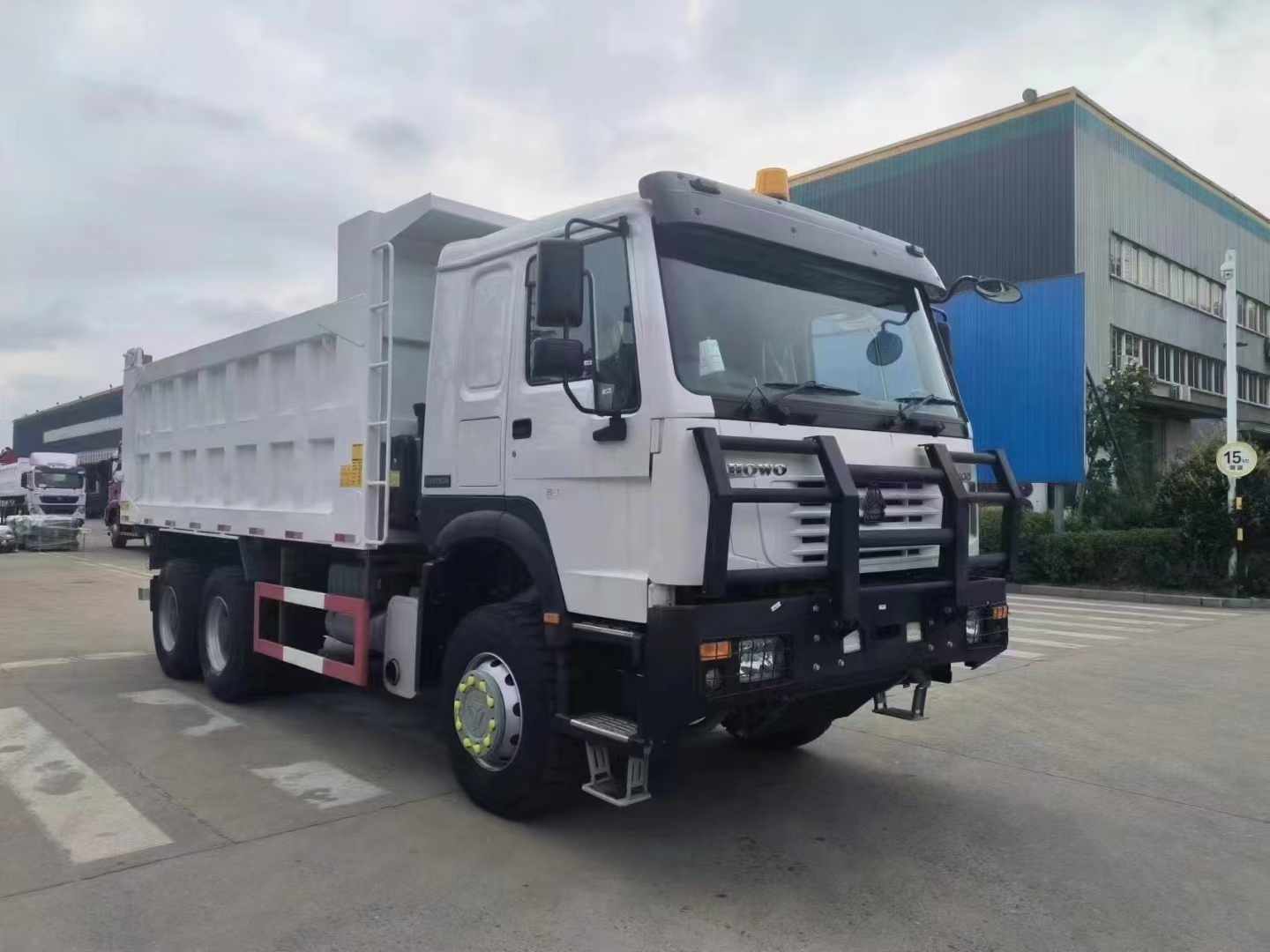 HOWO 6x6 Dump Truck (1) HOWO 6x6 Dump Truck (1)