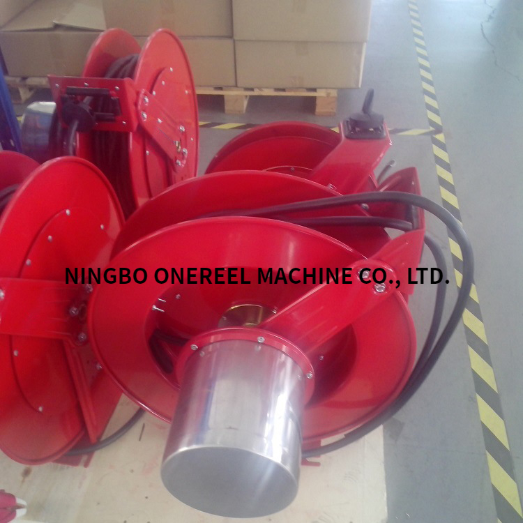 spring loaded retractable cable reel (2) spring loaded retractable cable reel (2)
