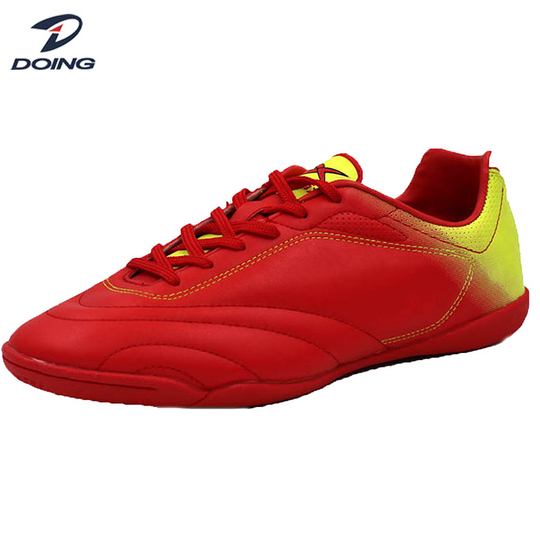 China manufacturer pu lightweight sport football shoes soccer boots