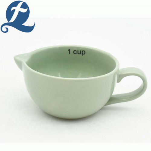 Tasse en céramique de mesure de maison de conception créative de ménage