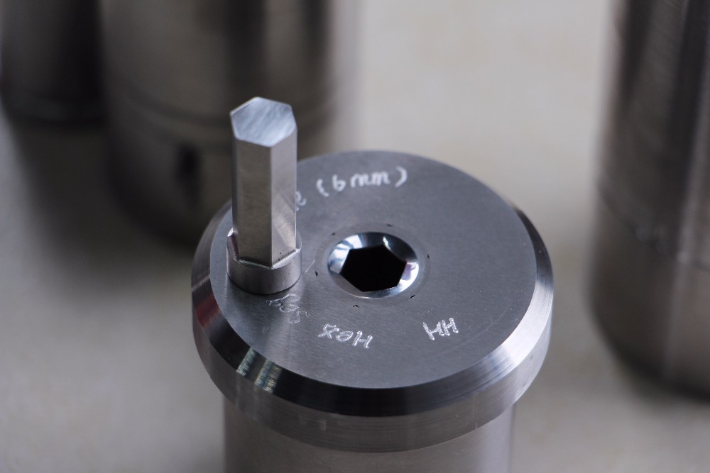 Professional Customized Punch Die Segmented Hex Carbide Die