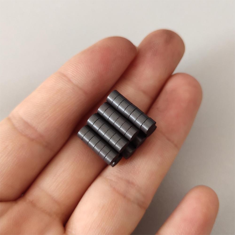 एनिसोट्रोपिक फेराइट चुंबक anisotropic ferrite magnet