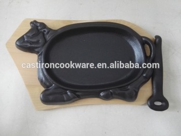 cast iron cow shape sizzler plate with handle / cow shape pan