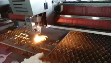 High power switching worktable lazer cutting machine within cabinet