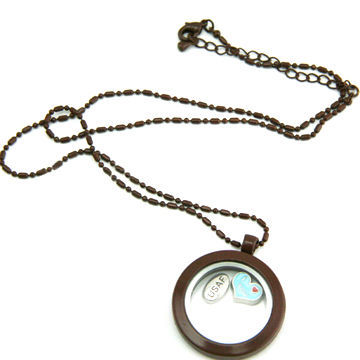 Circular Locket Pendant, Made of Metal Alloy and Spray, Available in Various Designs and Colors