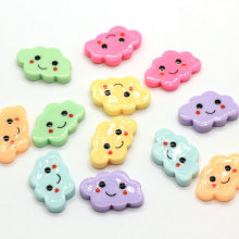 100 pezzi colorati Kawaii con retro piatto in resina nuvola con faccia sorridente cabochon in resina fai-da-te per accessori per la fabbricazione di oggetti artigianali