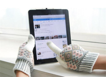 2017 knitted outdoors color designed touchscreen glove