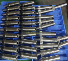 Multi-cavity injection mold Components threaded Core pin