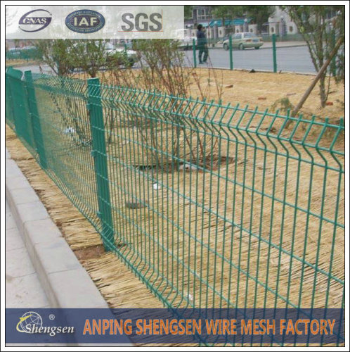 green plastic coated wire fencing