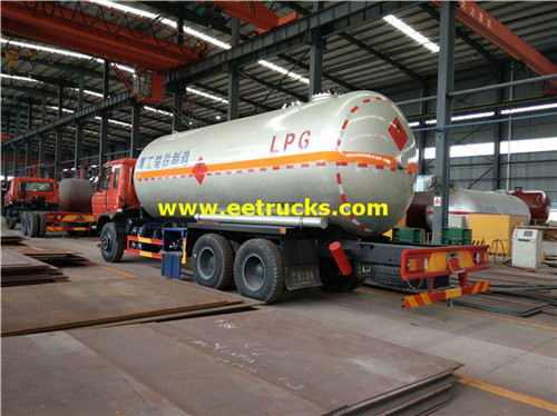 Dongfeng 7000 Gallon Moves